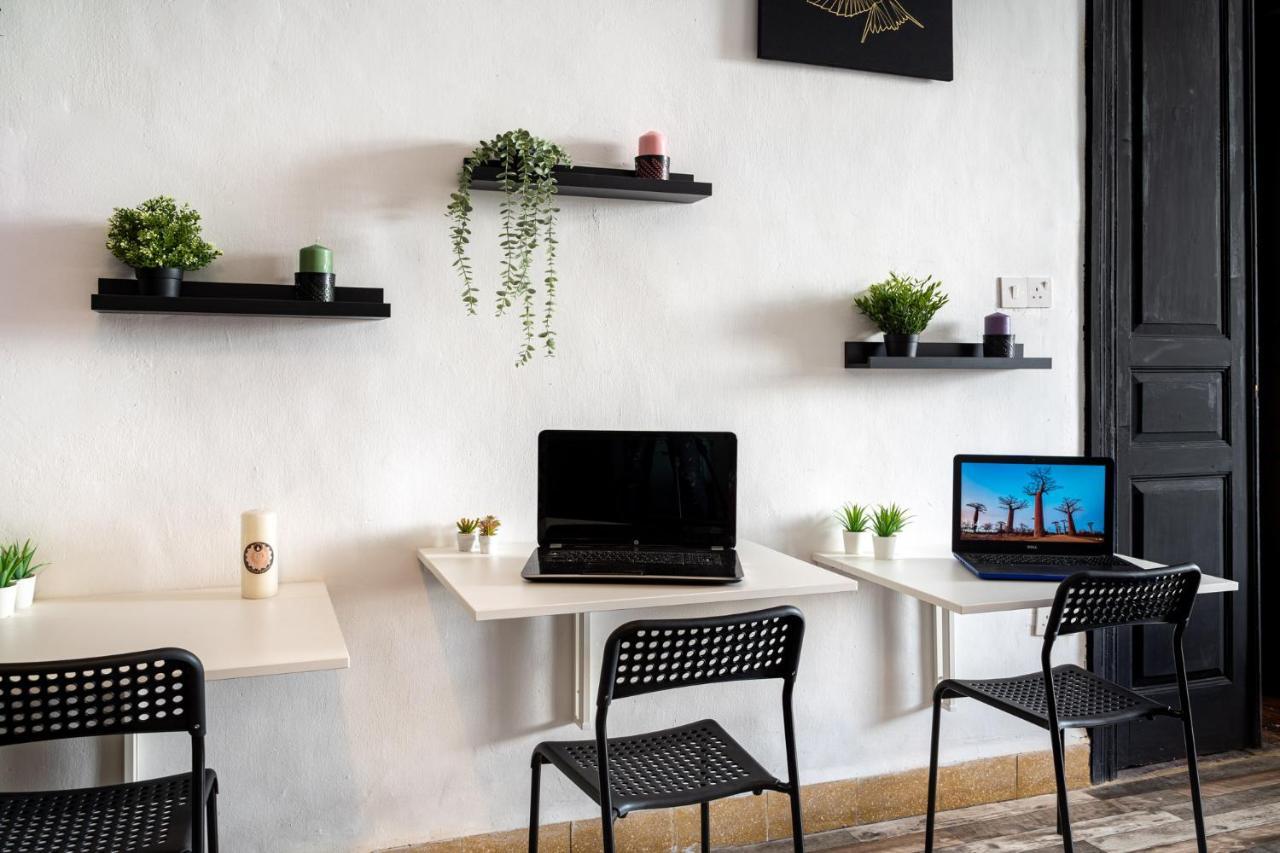 Bee Hostel 레메소스 외부 사진