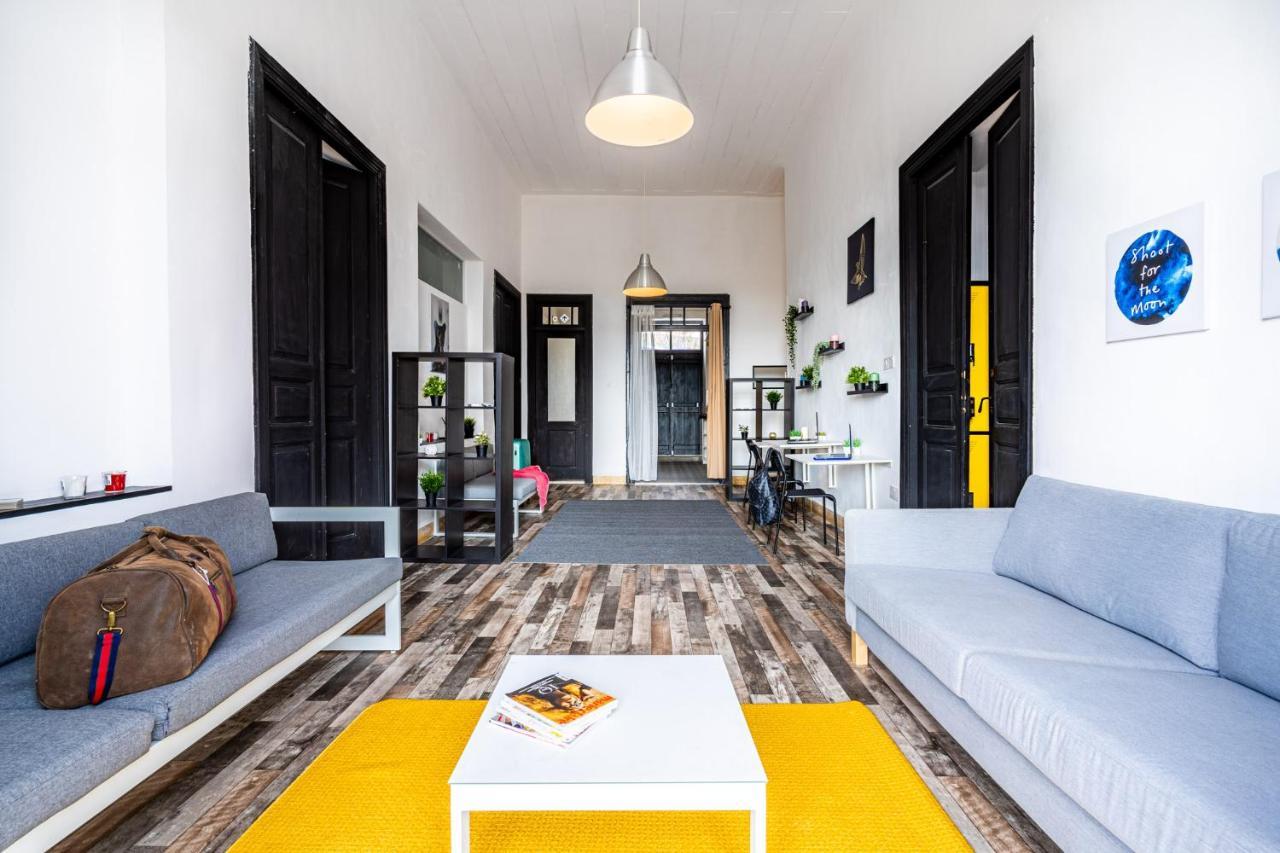 Bee Hostel 레메소스 외부 사진